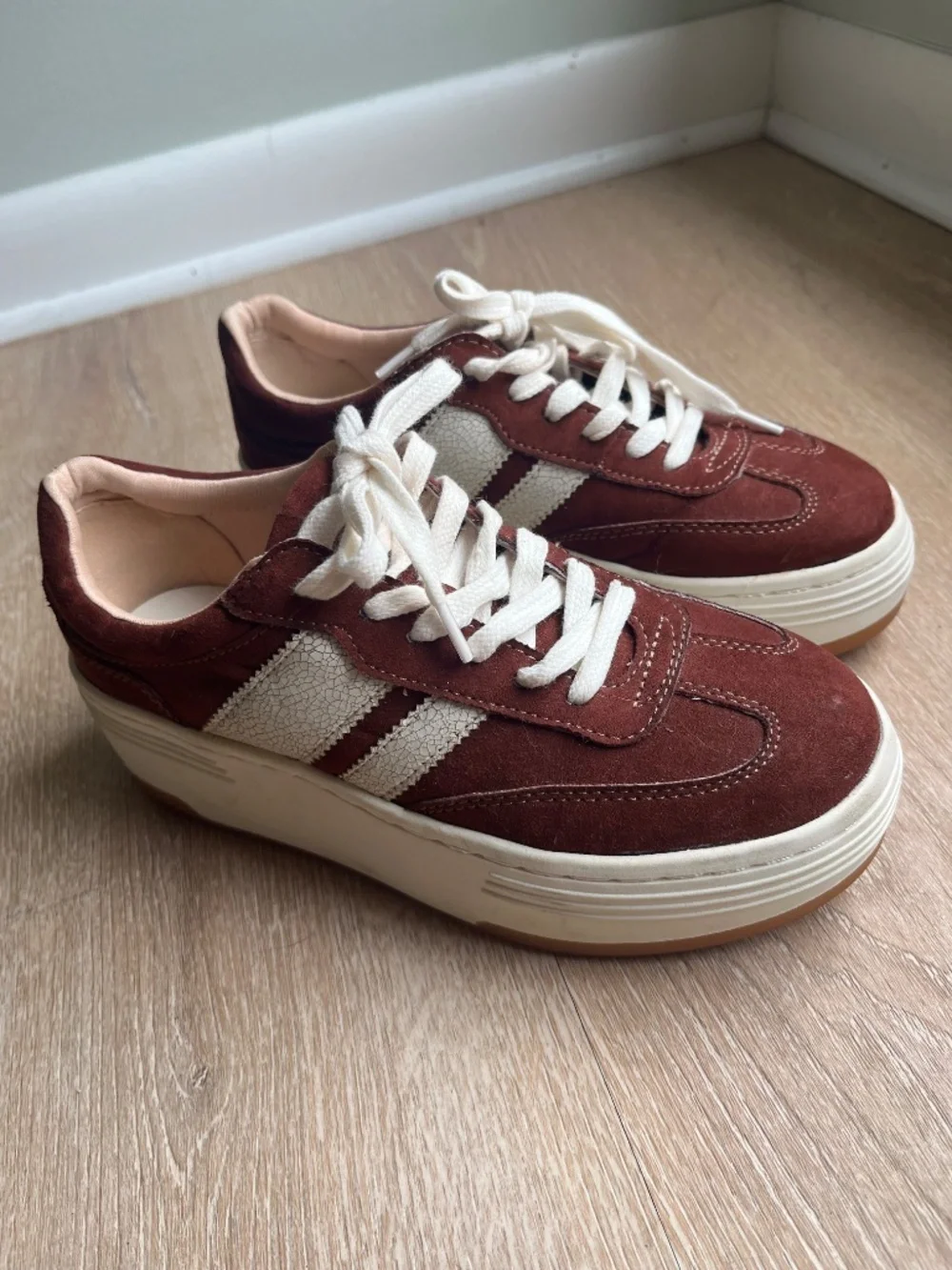 Madden girl Livvyy platform sneakers dark rust 5